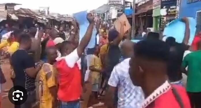 Enugu Traders Defiled Instruction On How To Re-Open Sealed Shops